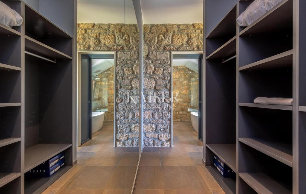 Zara, Murvica – una villa in pietra unica in una tenuta privata con servizi di prima qualità e fascino mediterraneo