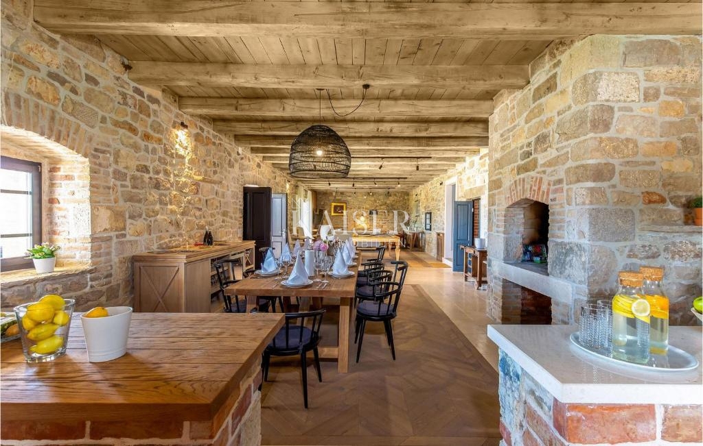 Zara, Murvica – una villa in pietra unica in una tenuta privata con servizi di prima qualità e fascino mediterraneo