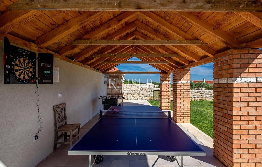 Zara, Murvica – una villa in pietra unica in una tenuta privata con servizi di prima qualità e fascino mediterraneo