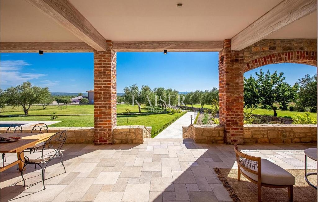 Zara, Murvica – una villa in pietra unica in una tenuta privata con servizi di prima qualità e fascino mediterraneo