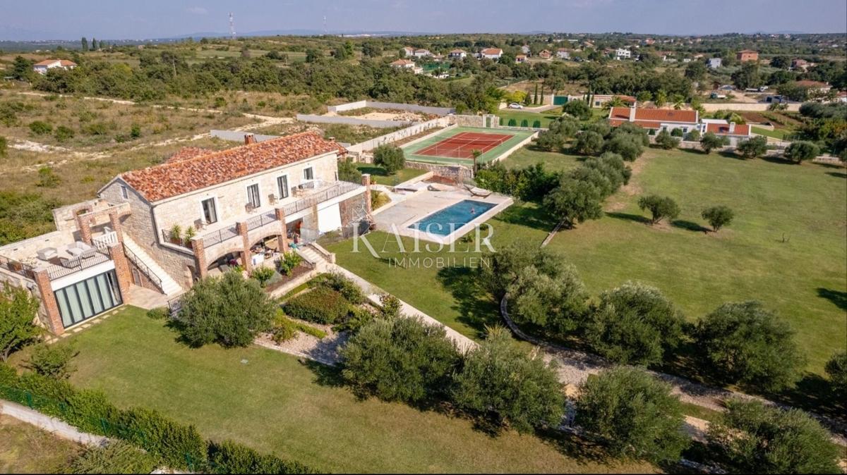 Zara, Murvica – una villa in pietra unica in una tenuta privata con servizi di prima qualità e fascino mediterraneo