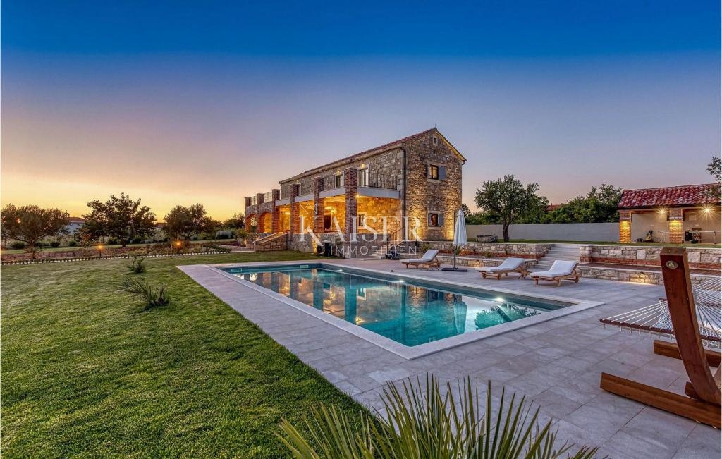 Zara, Murvica – una villa in pietra unica in una tenuta privata con servizi di prima qualità e fascino mediterraneo