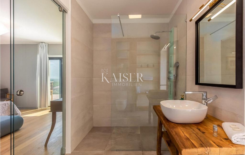 Zara, Murvica – una villa in pietra unica in una tenuta privata con servizi di prima qualità e fascino mediterraneo