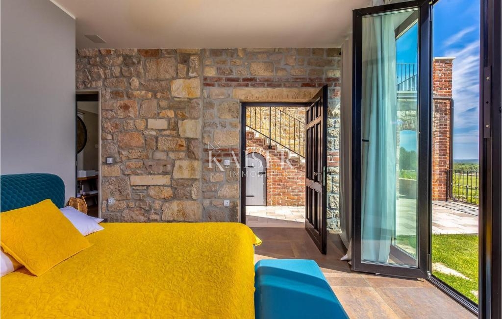 Zara, Murvica – una villa in pietra unica in una tenuta privata con servizi di prima qualità e fascino mediterraneo