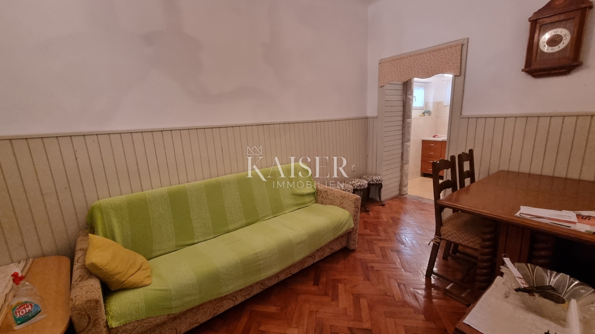 Novi Vinodolski - due case vicino al centro città da ristrutturare completamente