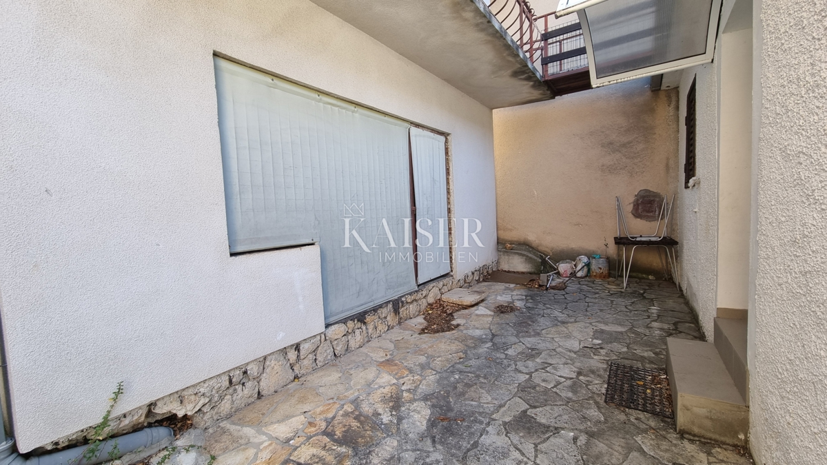 Novi Vinodolski - due case vicino al centro città da ristrutturare completamente