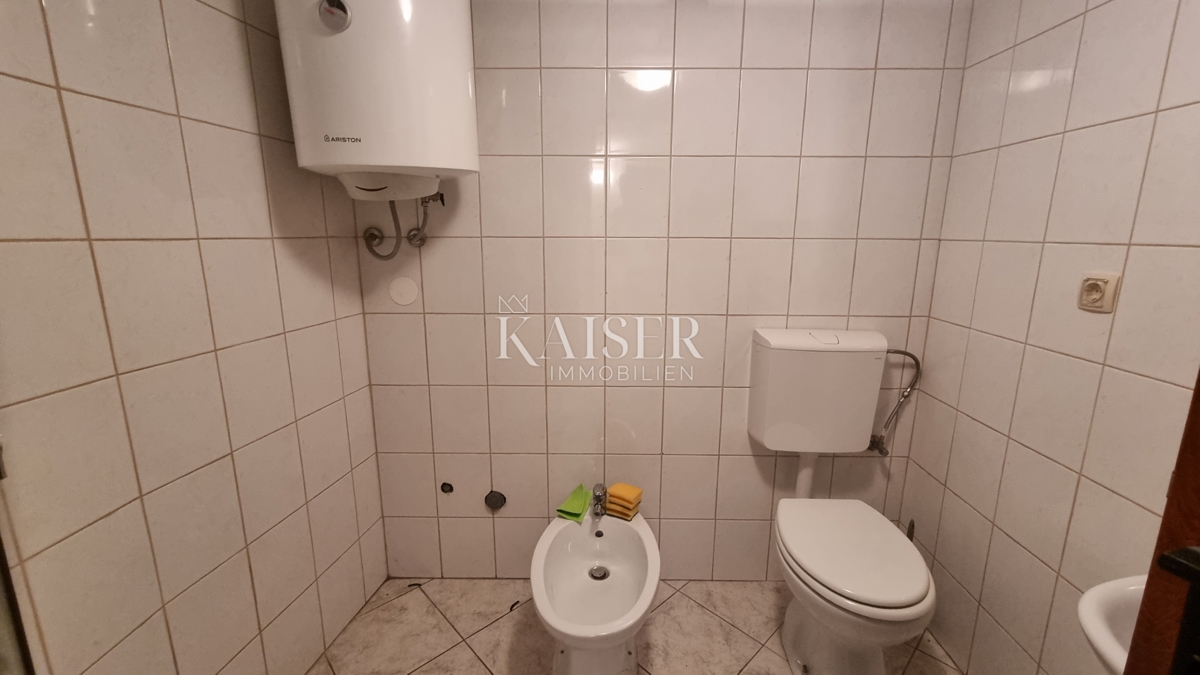 Novi Vinodolski - due case vicino al centro città da ristrutturare completamente