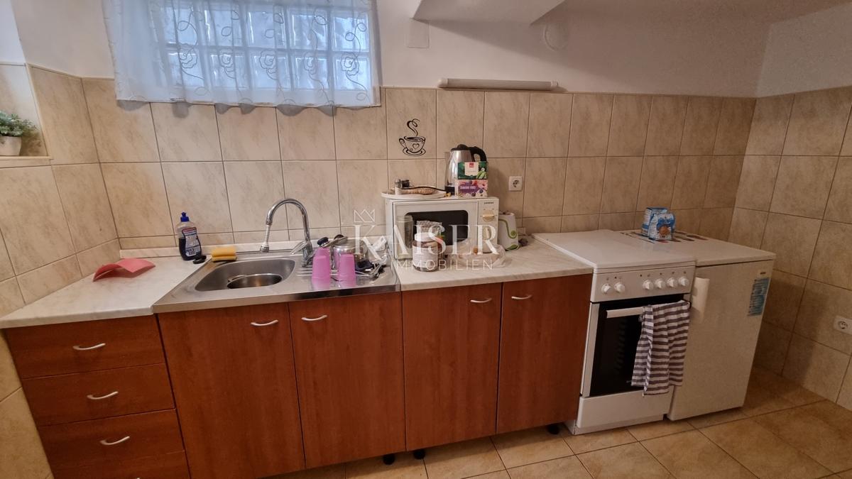 Novi Vinodolski - due case vicino al centro città da ristrutturare completamente