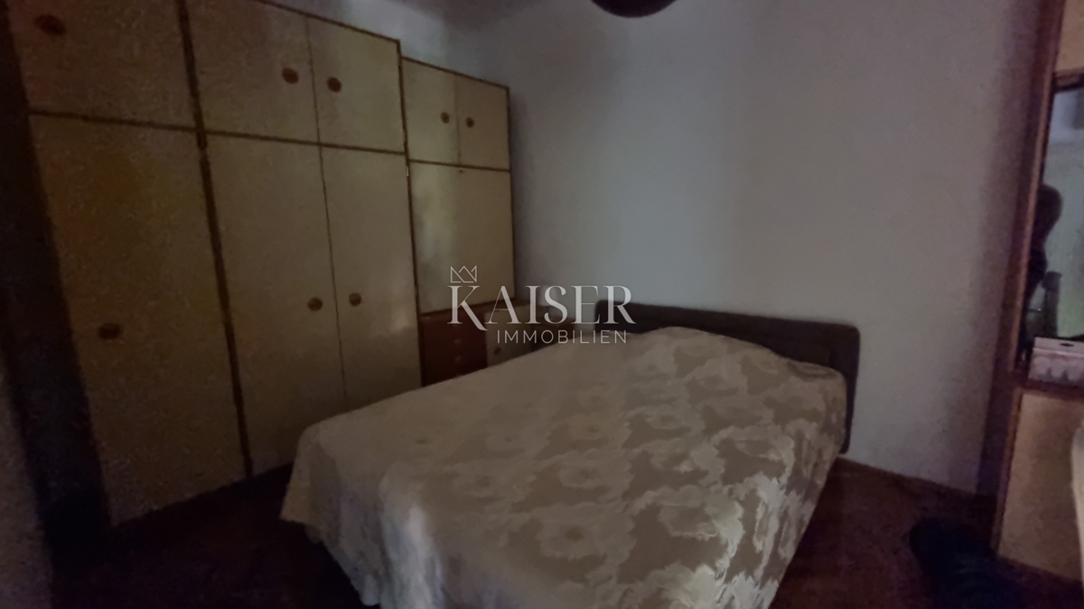 Novi Vinodolski - due case vicino al centro città da ristrutturare completamente