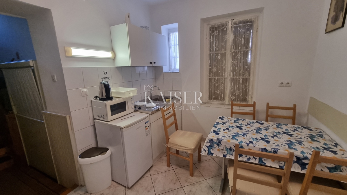 Novi Vinodolski - due case vicino al centro città da ristrutturare completamente