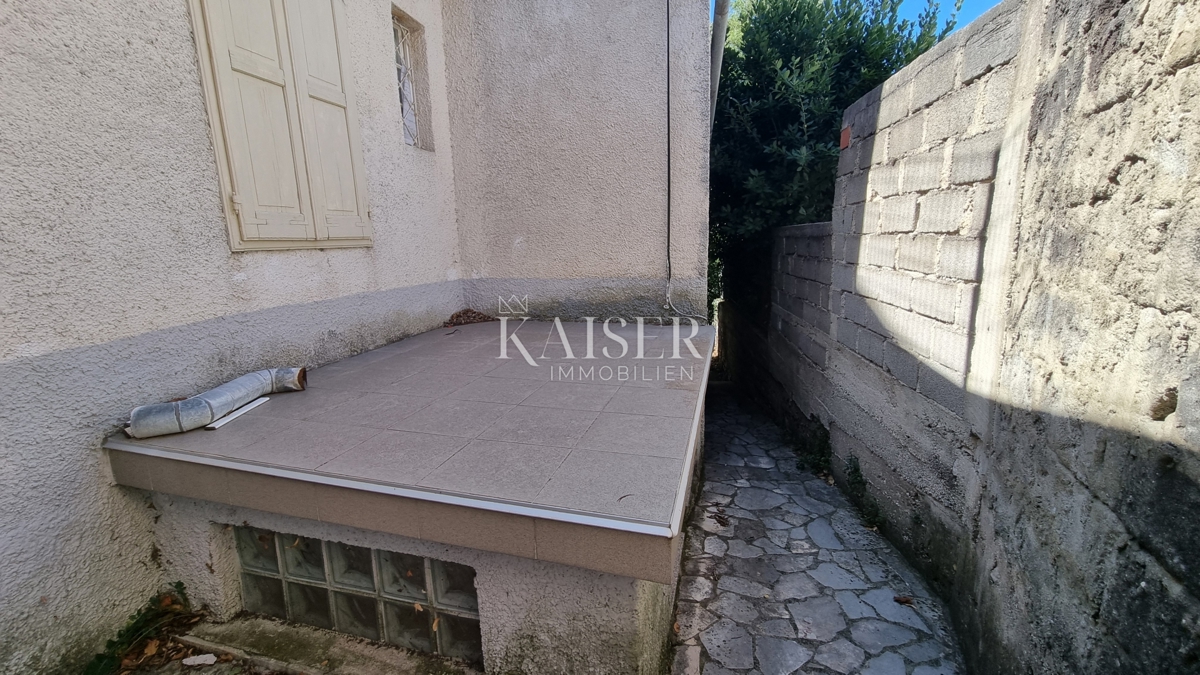 Novi Vinodolski - due case vicino al centro città da ristrutturare completamente