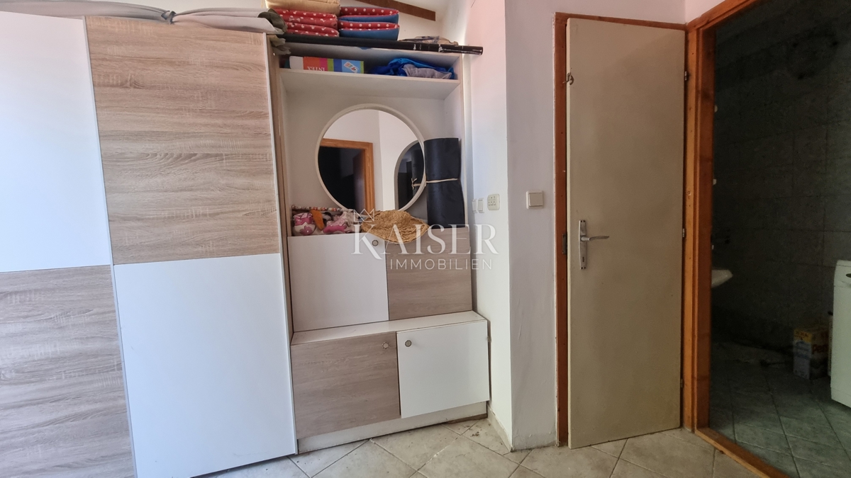 Novi Vinodolski - due case vicino al centro città da ristrutturare completamente