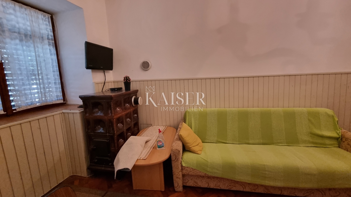 Novi Vinodolski - due case vicino al centro città da ristrutturare completamente