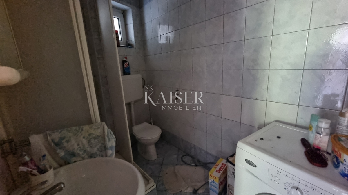 Novi Vinodolski - due case vicino al centro città da ristrutturare completamente