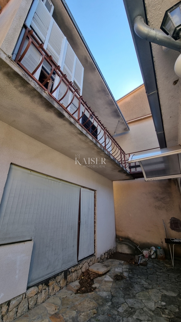 Novi Vinodolski - due case vicino al centro città da ristrutturare completamente