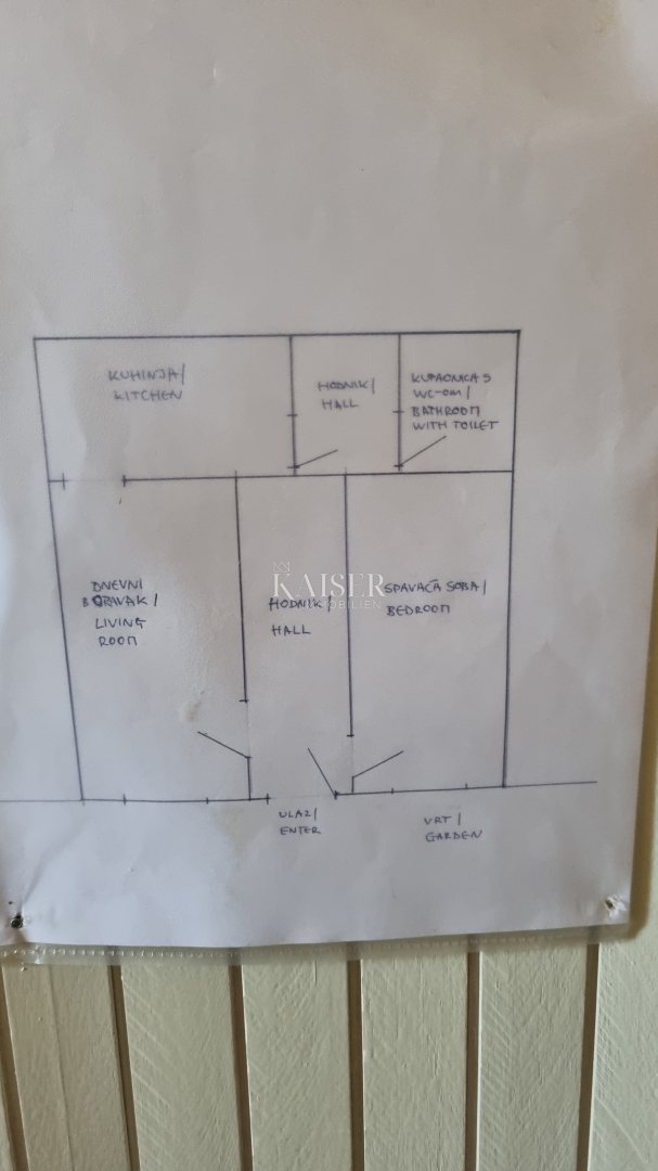 Novi Vinodolski - due case vicino al centro città da ristrutturare completamente