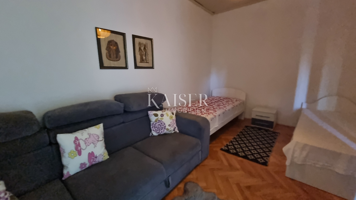 Novi Vinodolski - due case vicino al centro città da ristrutturare completamente