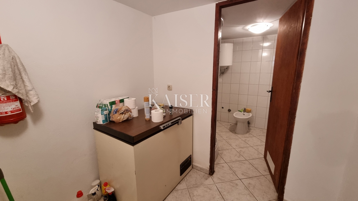 Novi Vinodolski - due case vicino al centro città da ristrutturare completamente