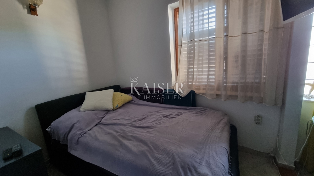 Novi Vinodolski - due case vicino al centro città da ristrutturare completamente