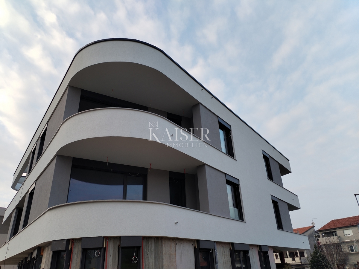 Istria, Umago, appartamento in un nuovo edificio 84 m2, primo piano, ascensore