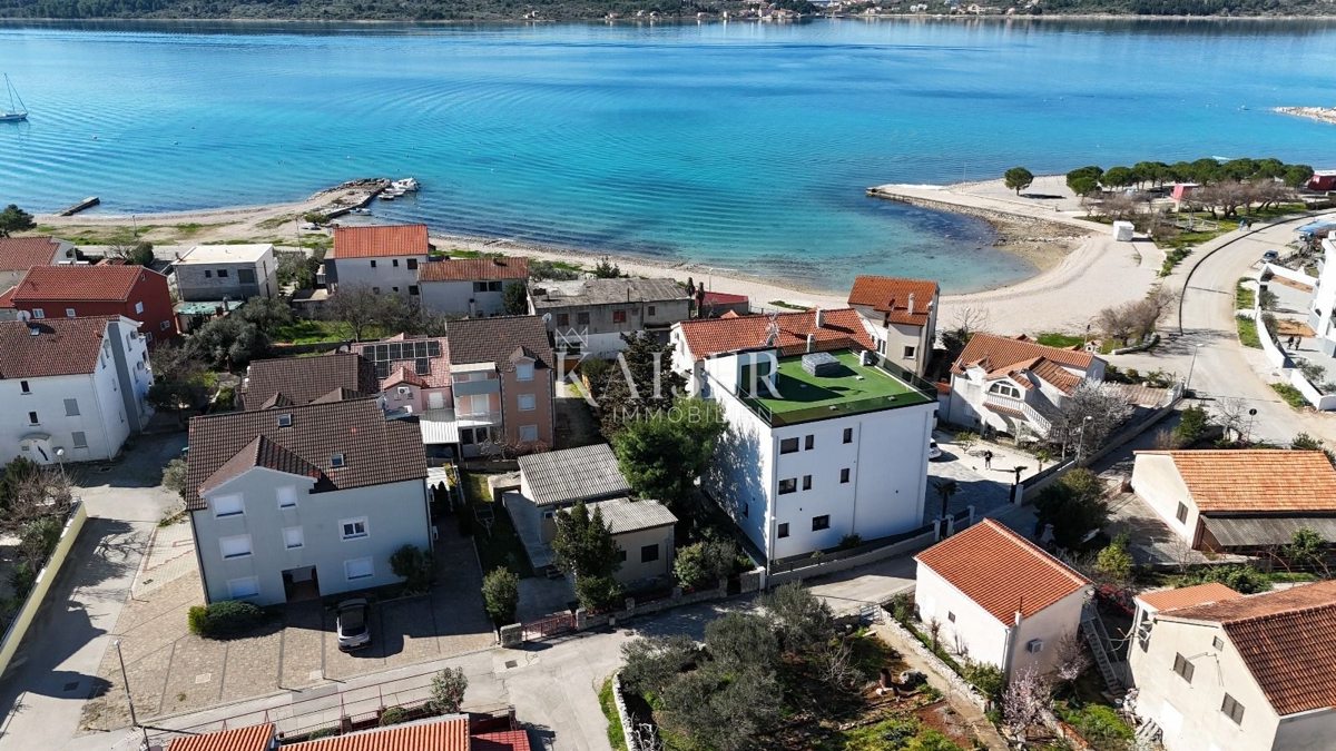 Srima, Vodice - Appartamento con tre camere da letto e terrazza sul tetto