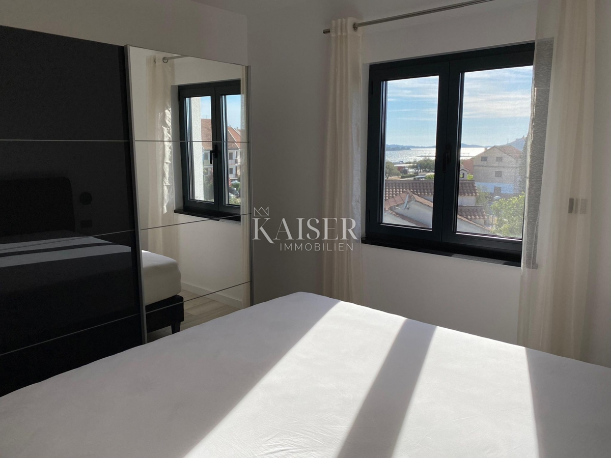 Srima, Vodice - Appartamento con tre camere da letto e terrazza sul tetto