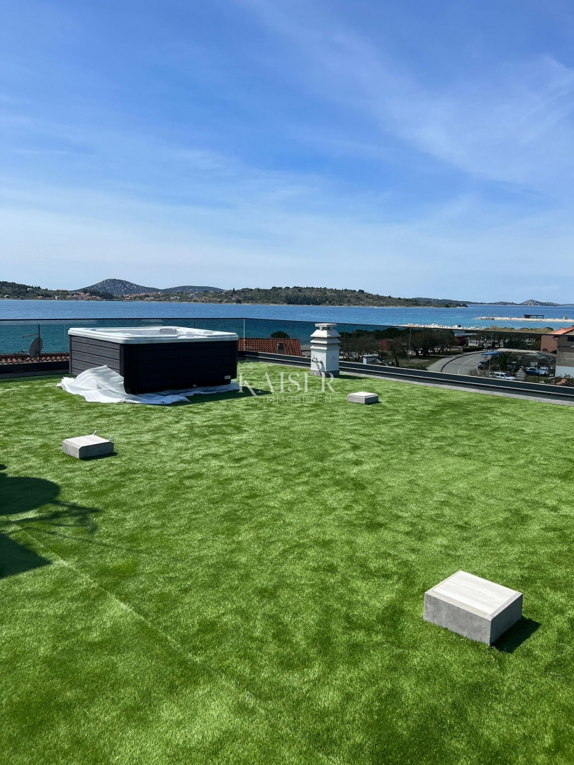 Srima, Vodice - Appartamento con tre camere da letto e terrazza sul tetto