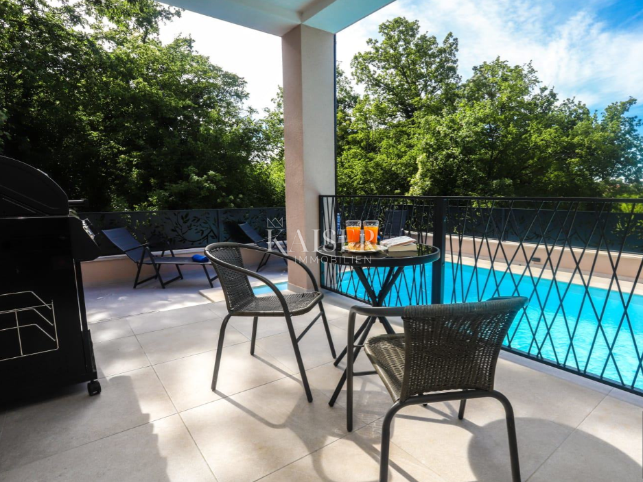 Istria - Parenzo, due moderne case familiari con appartamenti 