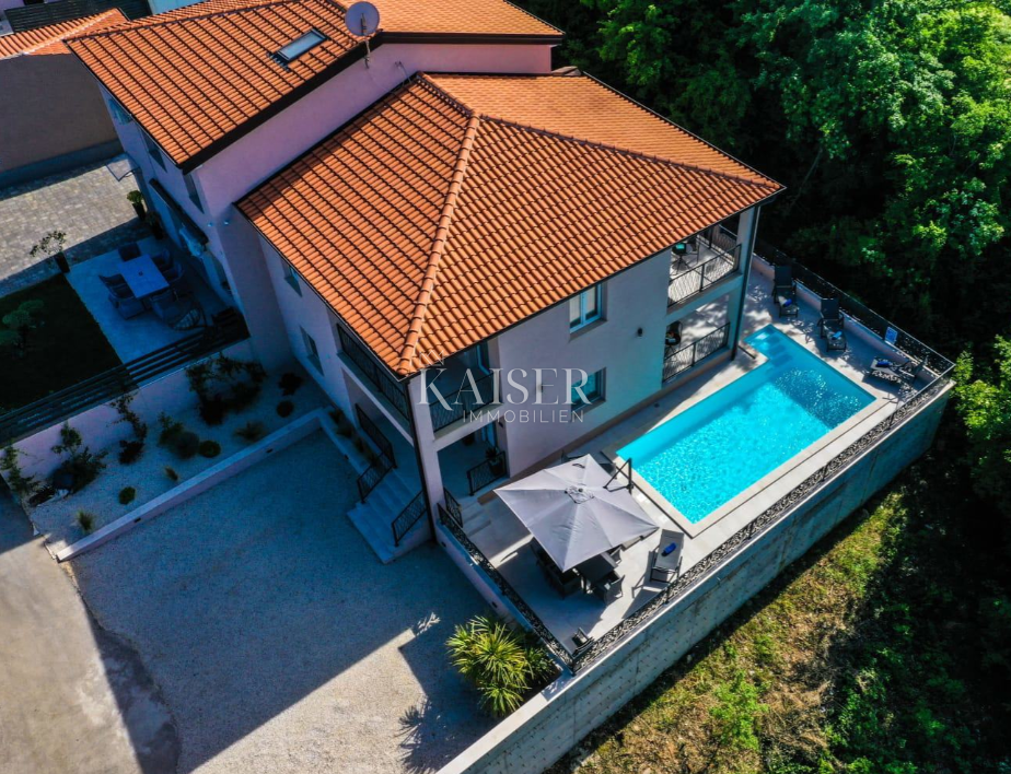 Istria - Parenzo, due moderne case familiari con appartamenti 