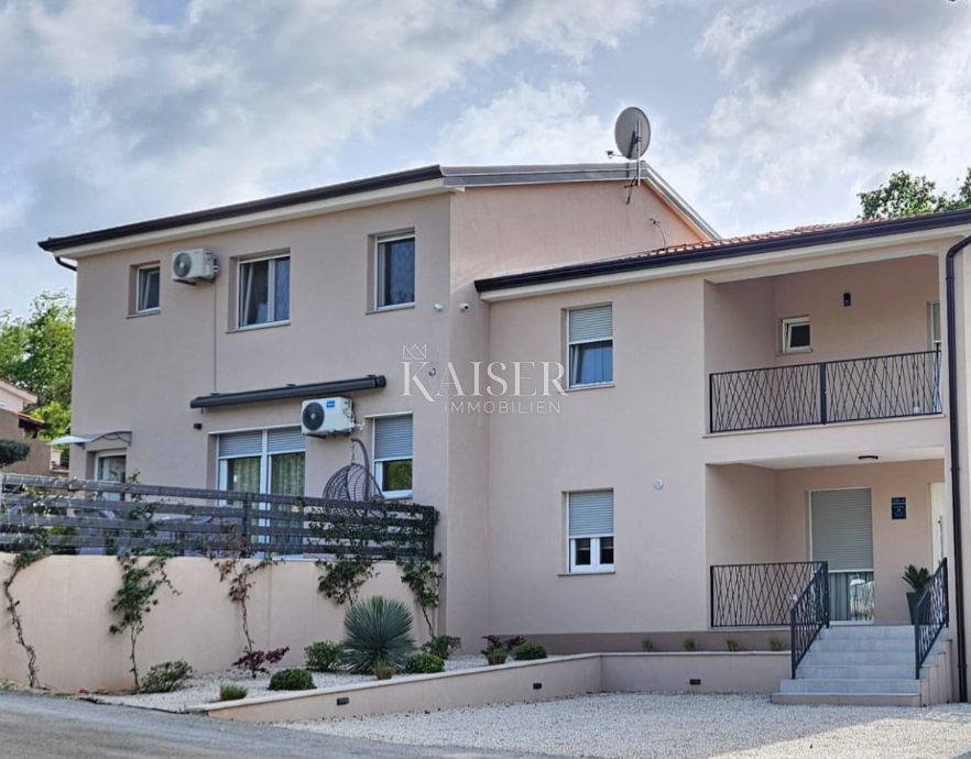 Istria - Parenzo, due moderne case familiari con appartamenti 