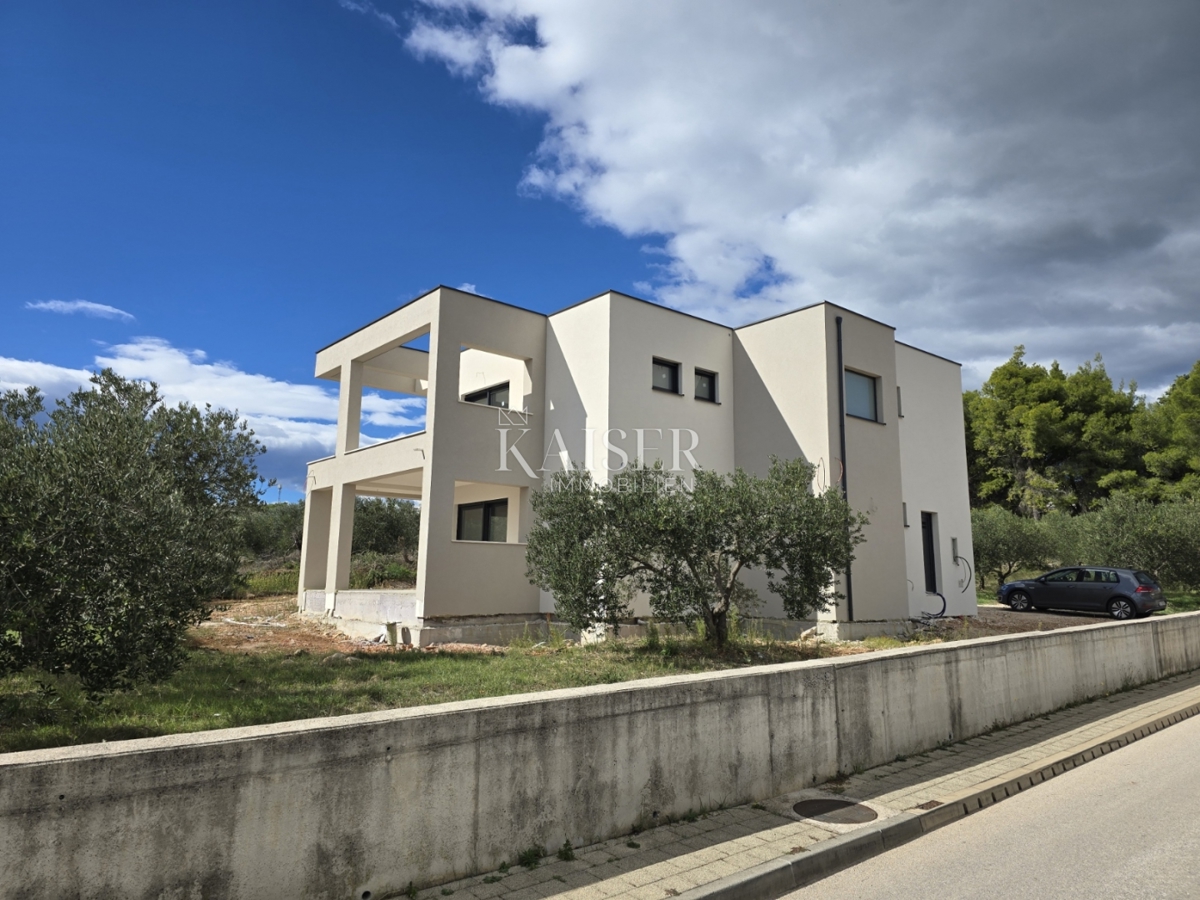 VODICE - VILLA DI LUSSO CON PISCINA E AMPIE TERRAZZE