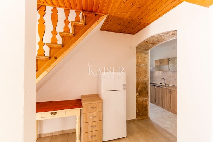 Istria, Marčana - casa a schiera ristrutturata con ampio cortile 