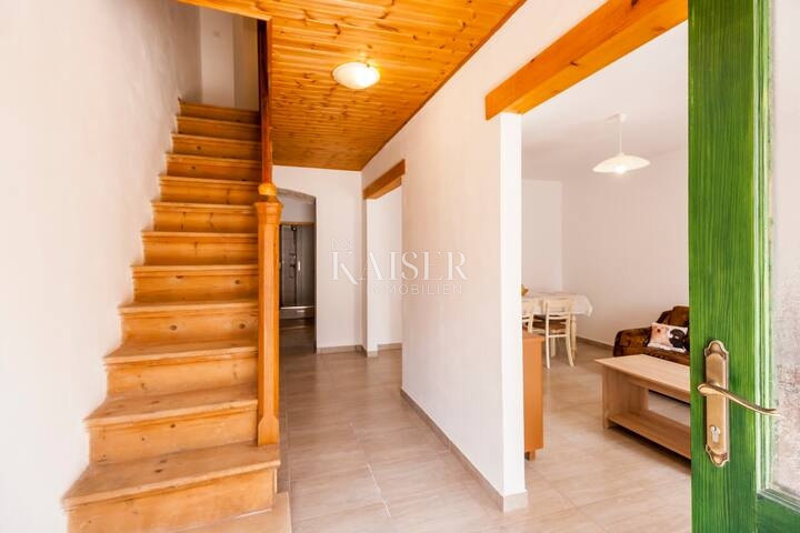 Istria, Marčana - casa a schiera ristrutturata con ampio cortile 
