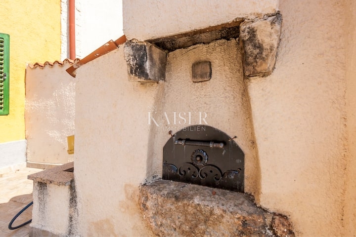 Istria, Marčana - casa a schiera ristrutturata con ampio cortile 