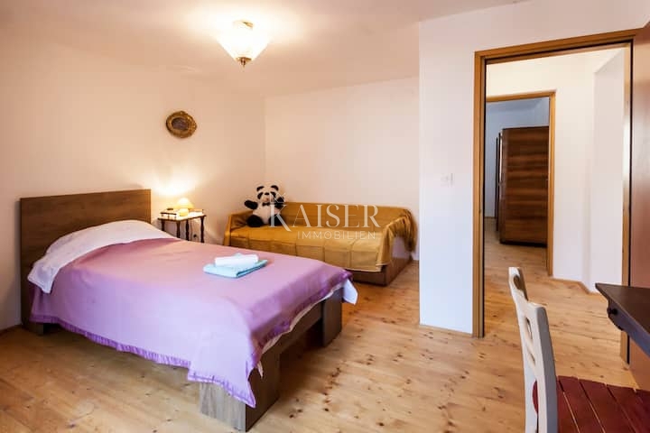 Istria, Marčana - casa a schiera ristrutturata con ampio cortile 
