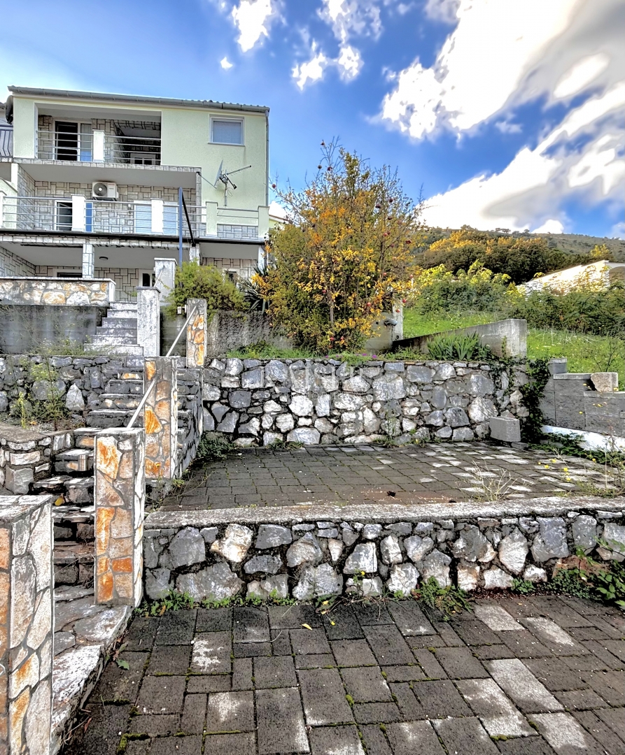 Opatija, Brseč - opportunità, casa con vista mare e diversi appartamenti, 206 m2