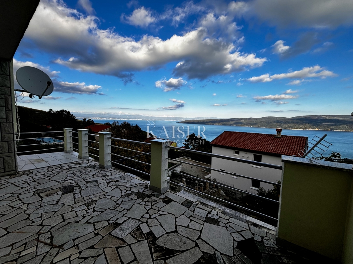 Opatija, Brseč - opportunità, casa con vista mare e diversi appartamenti, 206 m2
