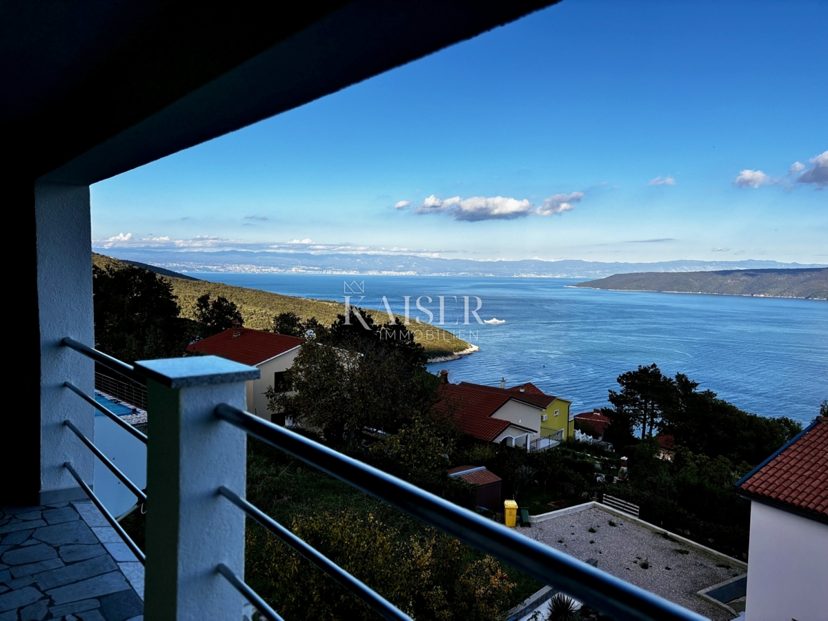 Opatija, Brseč - opportunità, casa con vista mare e diversi appartamenti, 206 m2