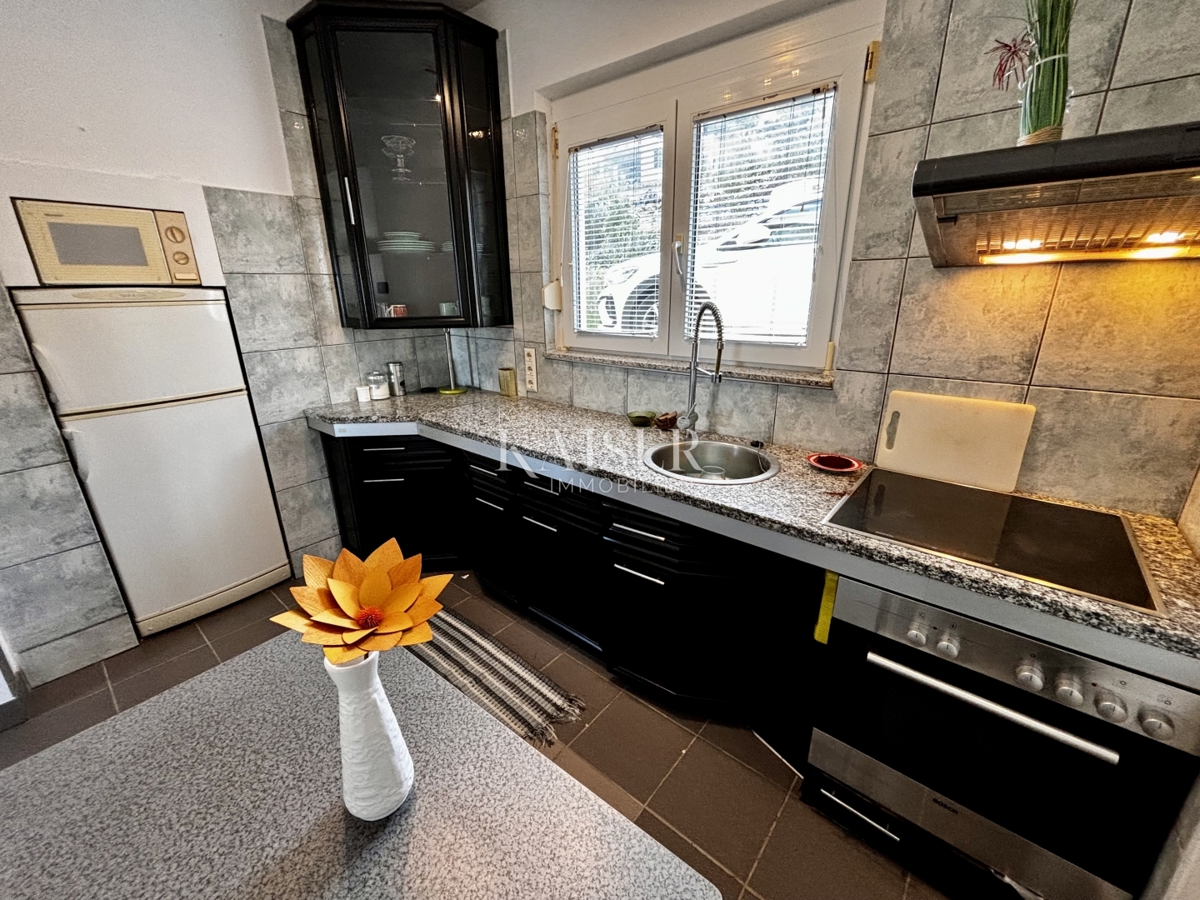 Opatija, Brseč - opportunità, casa con vista mare e diversi appartamenti, 206 m2