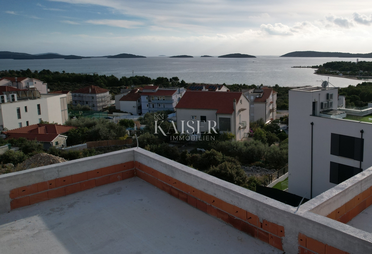 Spazioso appartamento (S1) al piano terra con giardino privato, Mandalina - Šibenik