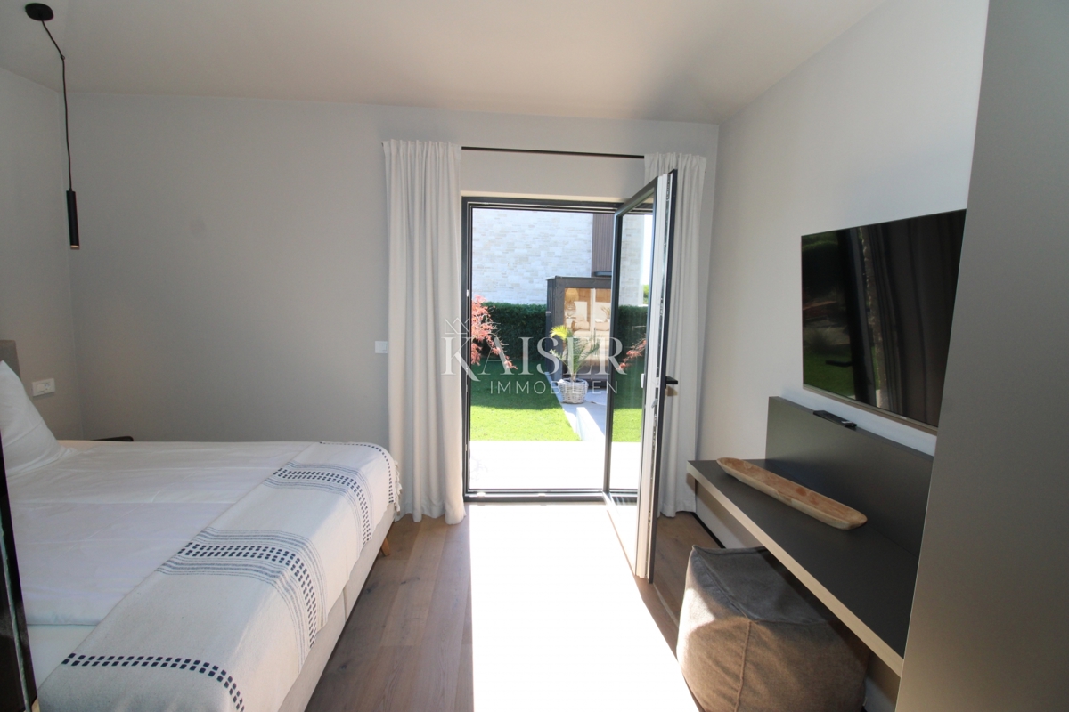 Istria - Parenzo, villa di lusso con vista mare, piscina e sauna