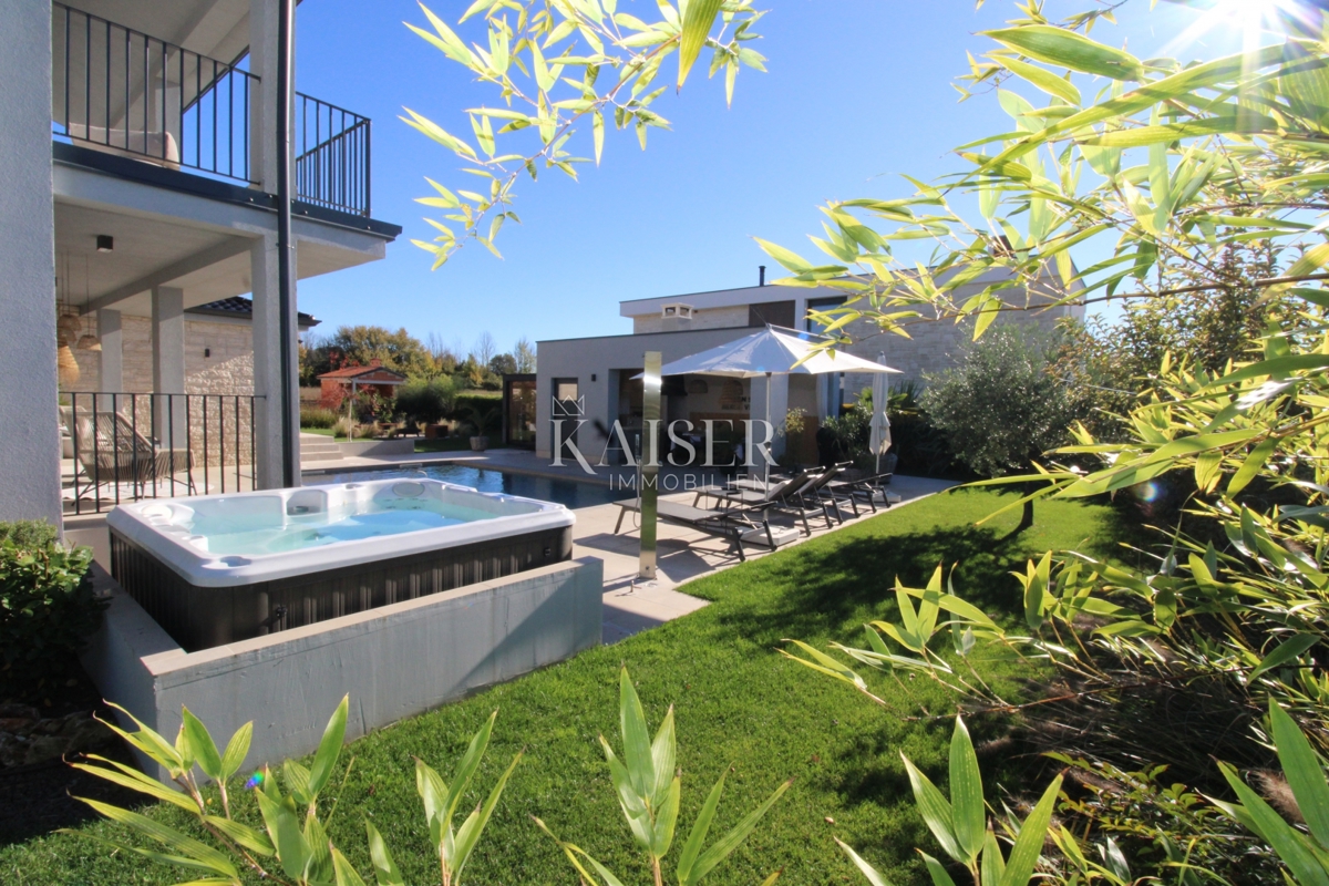 Istria - Parenzo, villa di lusso con vista mare, piscina e sauna
