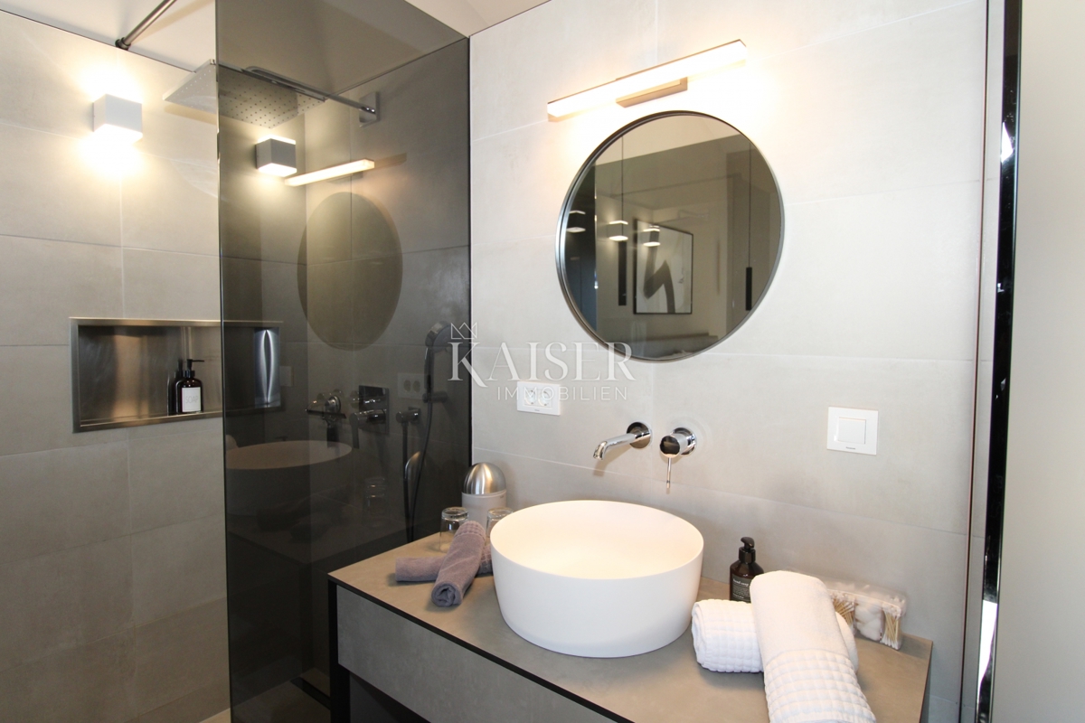 Istria - Parenzo, villa di lusso con vista mare, piscina e sauna