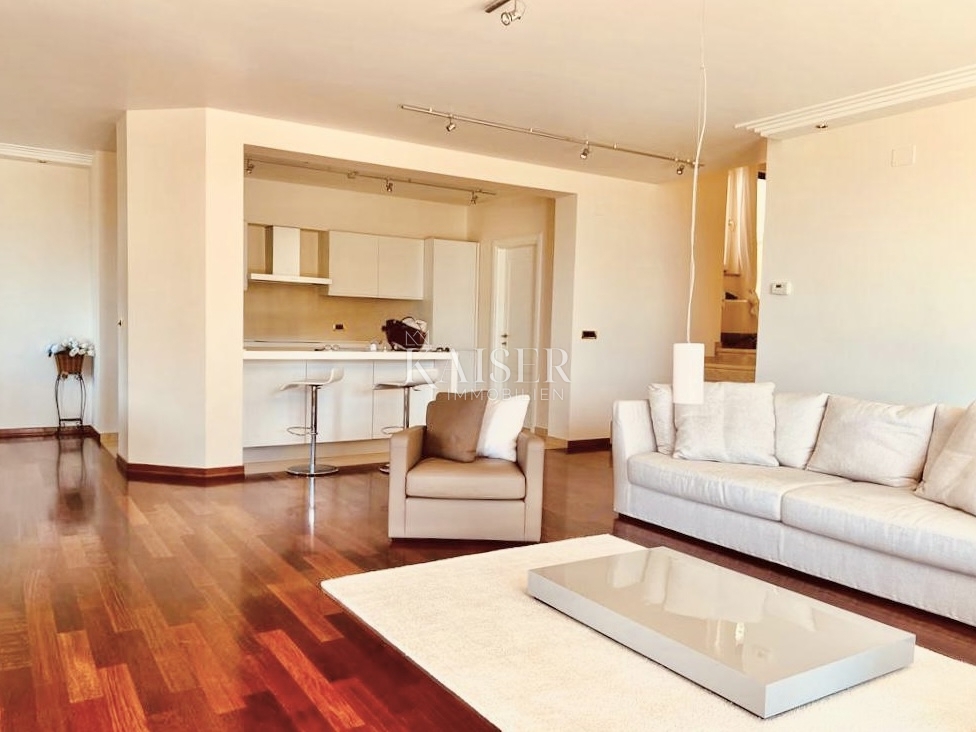 Opatija, Ičići – Intero piano in stile veneziano di una villa con ampia terrazza e splendida vista sul mare