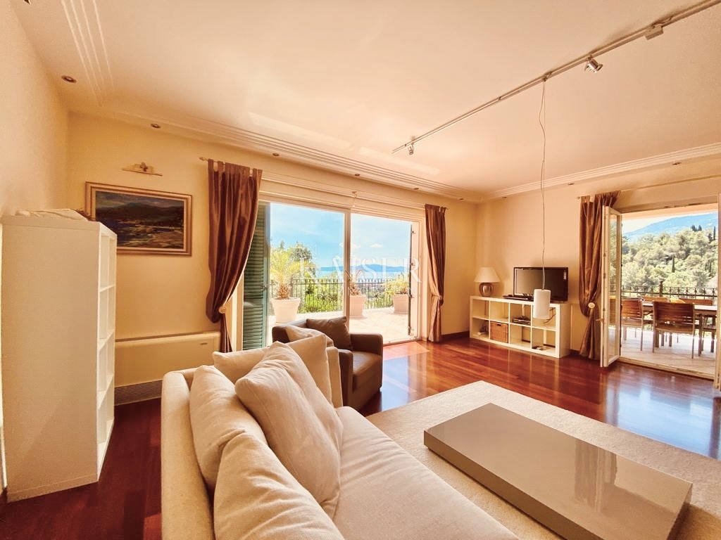 Opatija, Ičići – Intero piano in stile veneziano di una villa con ampia terrazza e splendida vista sul mare