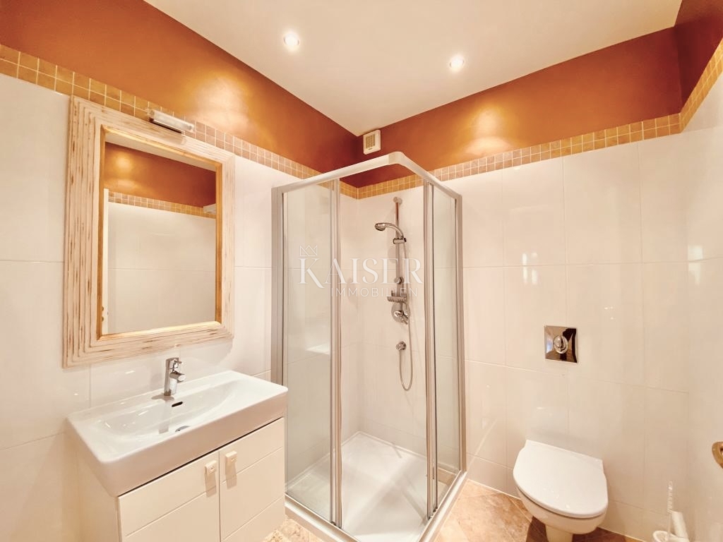 Opatija, Ičići – Intero piano in stile veneziano di una villa con ampia terrazza e splendida vista sul mare