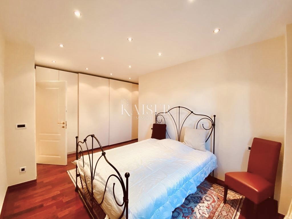 Opatija, Ičići – Intero piano in stile veneziano di una villa con ampia terrazza e splendida vista sul mare