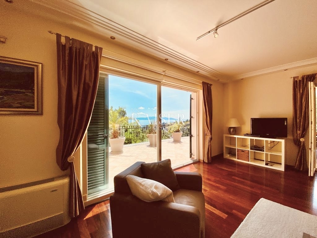 Opatija, Ičići – Intero piano in stile veneziano di una villa con ampia terrazza e splendida vista sul mare