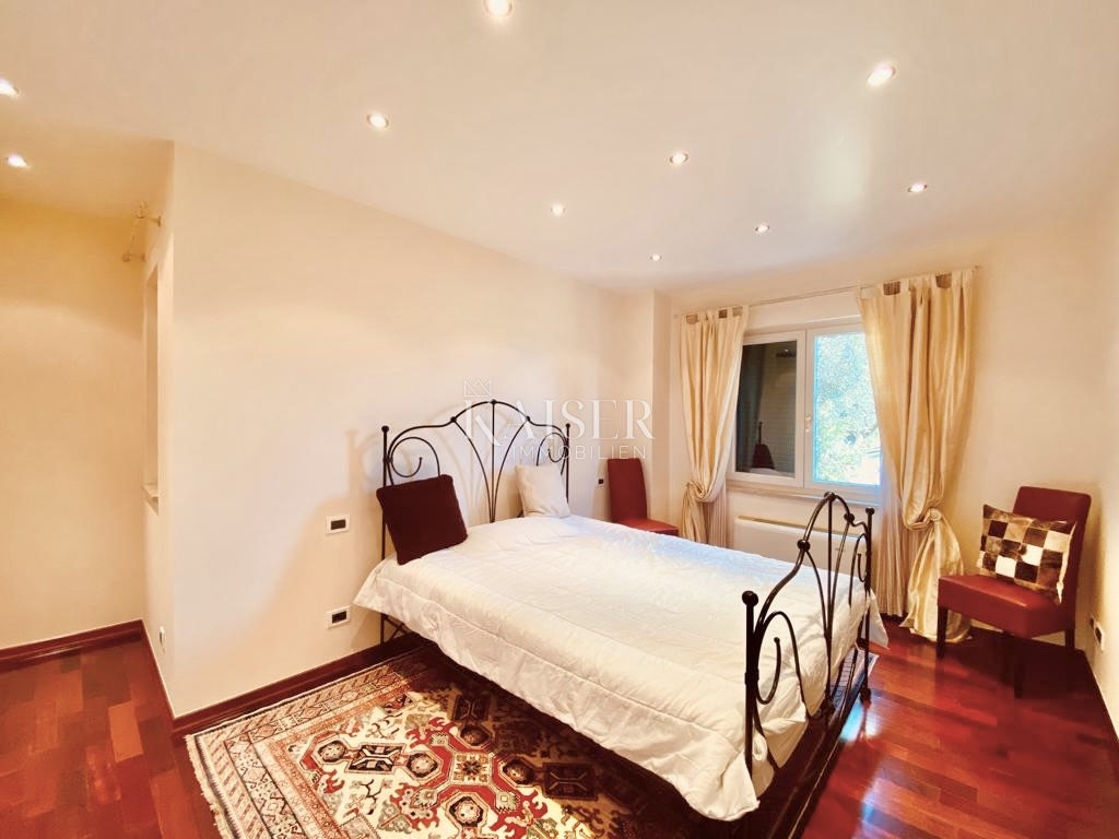 Opatija, Ičići – Intero piano in stile veneziano di una villa con ampia terrazza e splendida vista sul mare