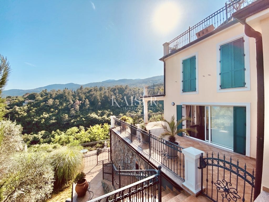 Opatija, Ičići – Intero piano in stile veneziano di una villa con ampia terrazza e splendida vista sul mare